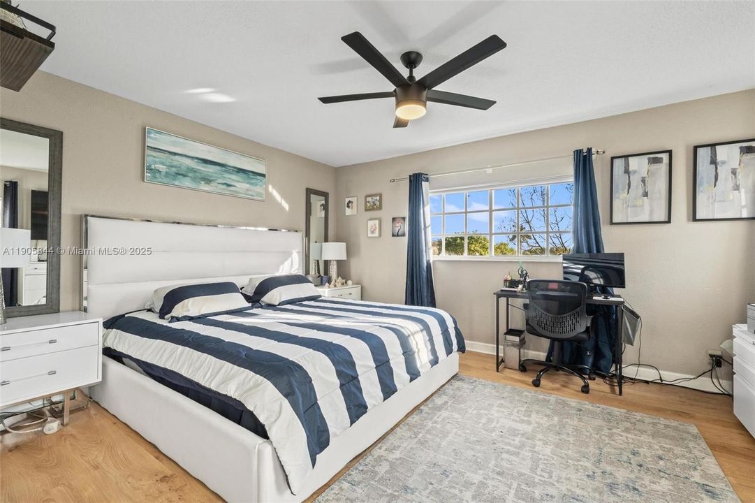 待售: $340,000 (2 贝兹, 2 浴室, 1294 平方英尺)