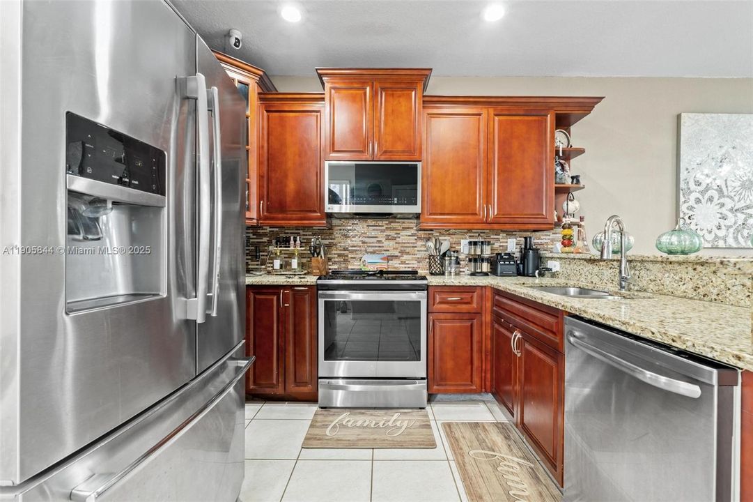 待售: $340,000 (2 贝兹, 2 浴室, 1294 平方英尺)