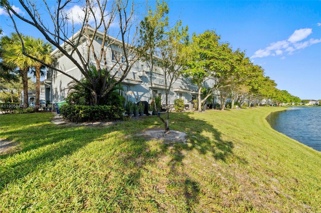 待售: $340,000 (2 贝兹, 2 浴室, 1294 平方英尺)