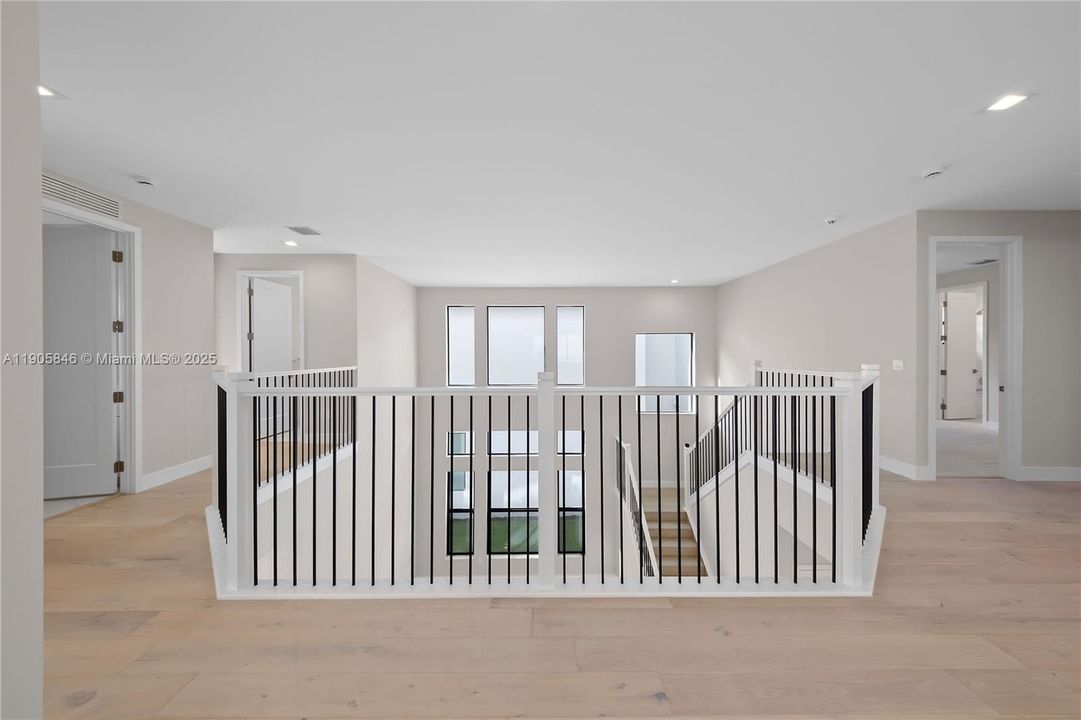 出租: $12,800 (5 贝兹, 7 浴室, 0 平方英尺)