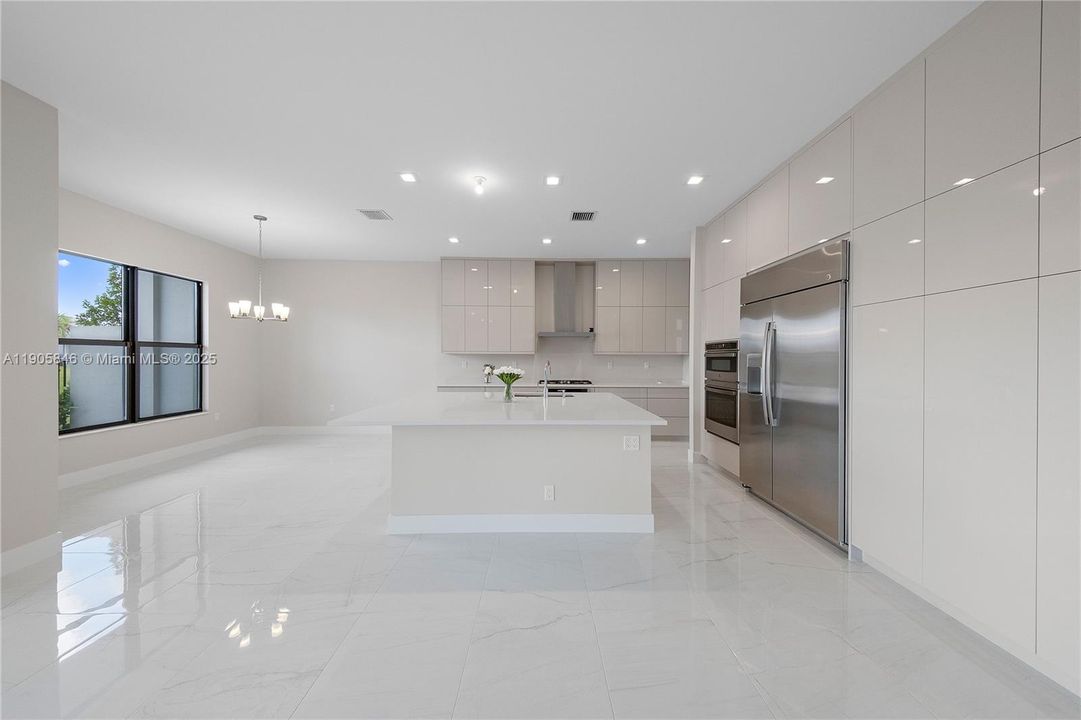 出租: $12,800 (5 贝兹, 7 浴室, 0 平方英尺)