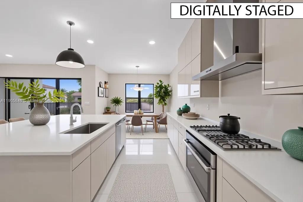 出租: $12,800 (5 贝兹, 7 浴室, 0 平方英尺)