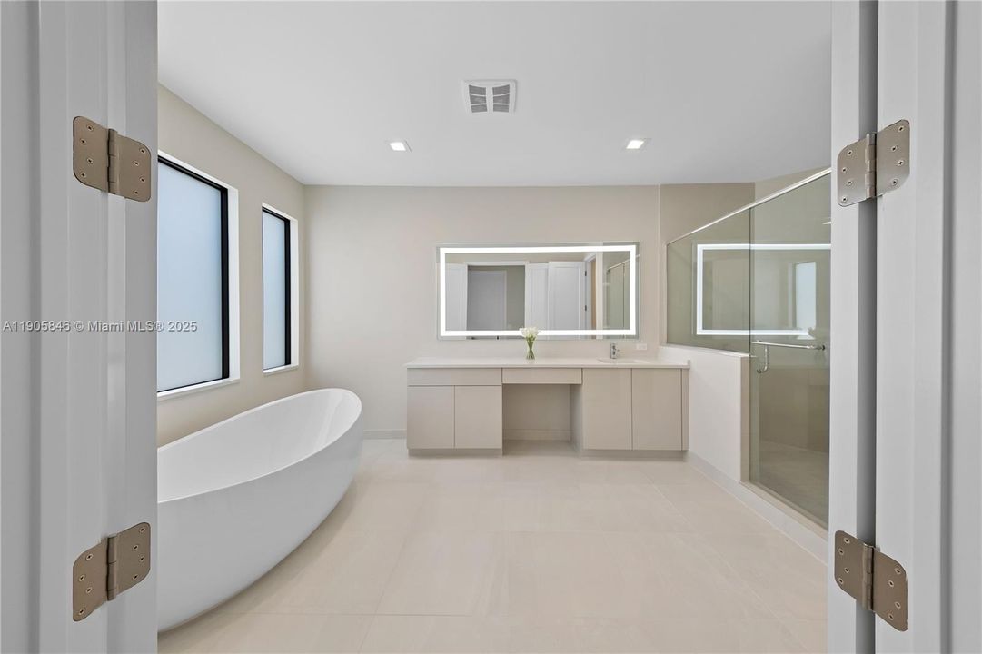 出租: $12,800 (5 贝兹, 7 浴室, 0 平方英尺)