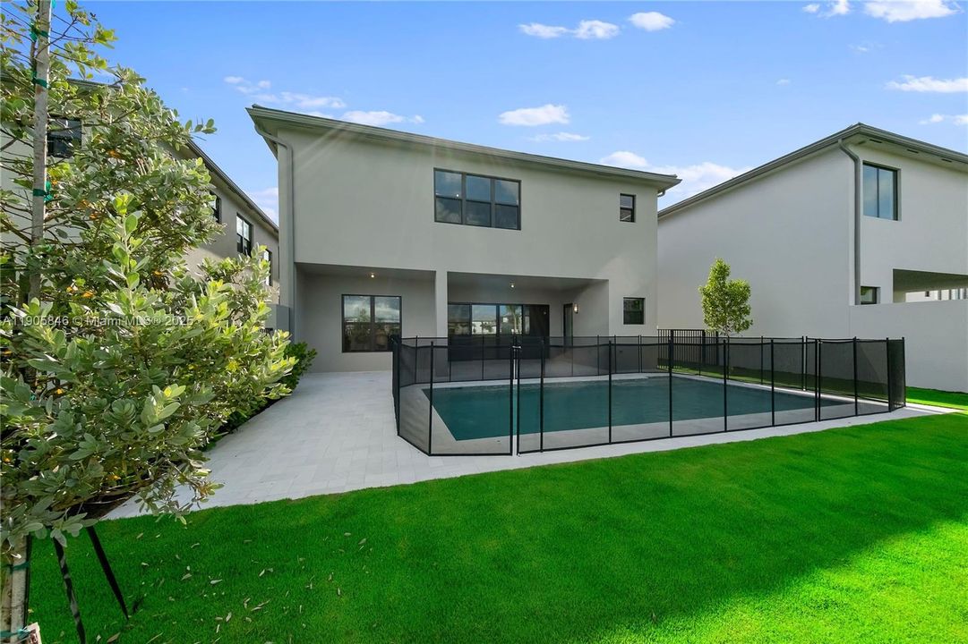 出租: $12,800 (5 贝兹, 7 浴室, 0 平方英尺)