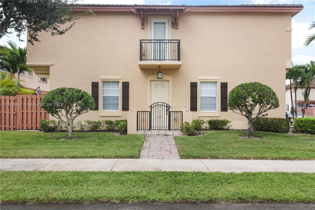 Recently Rented: $3,200 (4 beds, 2 baths, 1780 Square Feet)