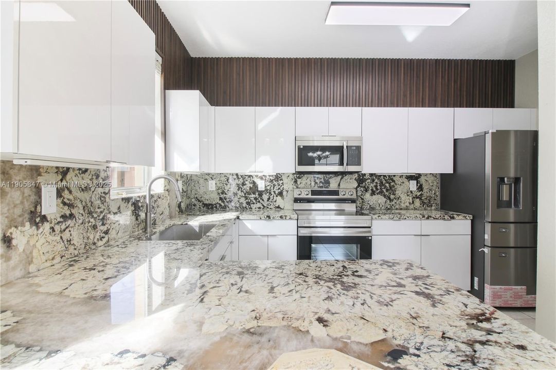 Recently Rented: $3,200 (4 beds, 2 baths, 1780 Square Feet)