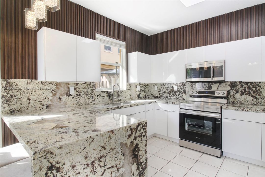 Recently Rented: $3,200 (4 beds, 2 baths, 1780 Square Feet)