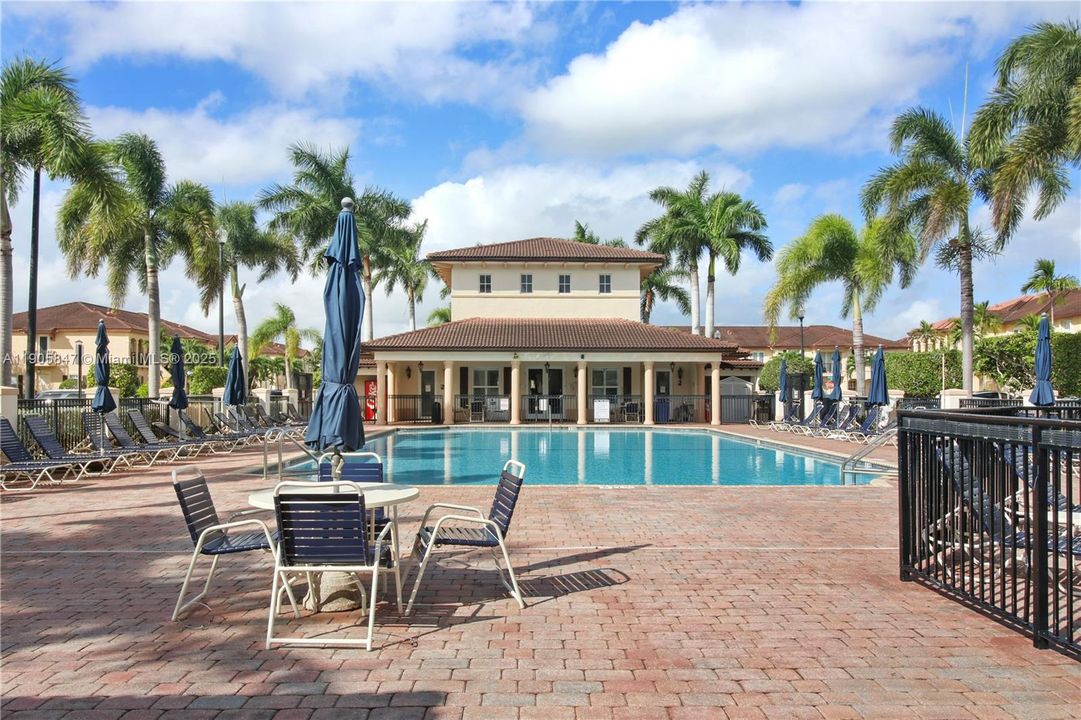 Recently Rented: $3,200 (4 beds, 2 baths, 1780 Square Feet)