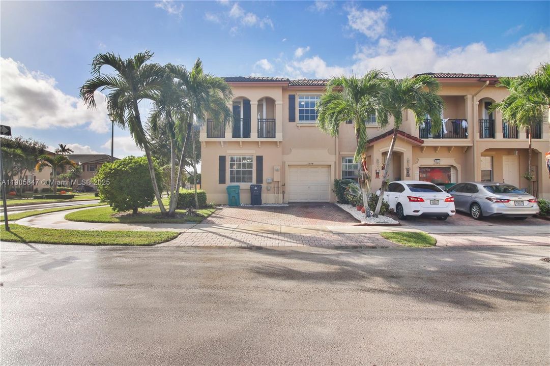 Recently Rented: $3,200 (4 beds, 2 baths, 1780 Square Feet)