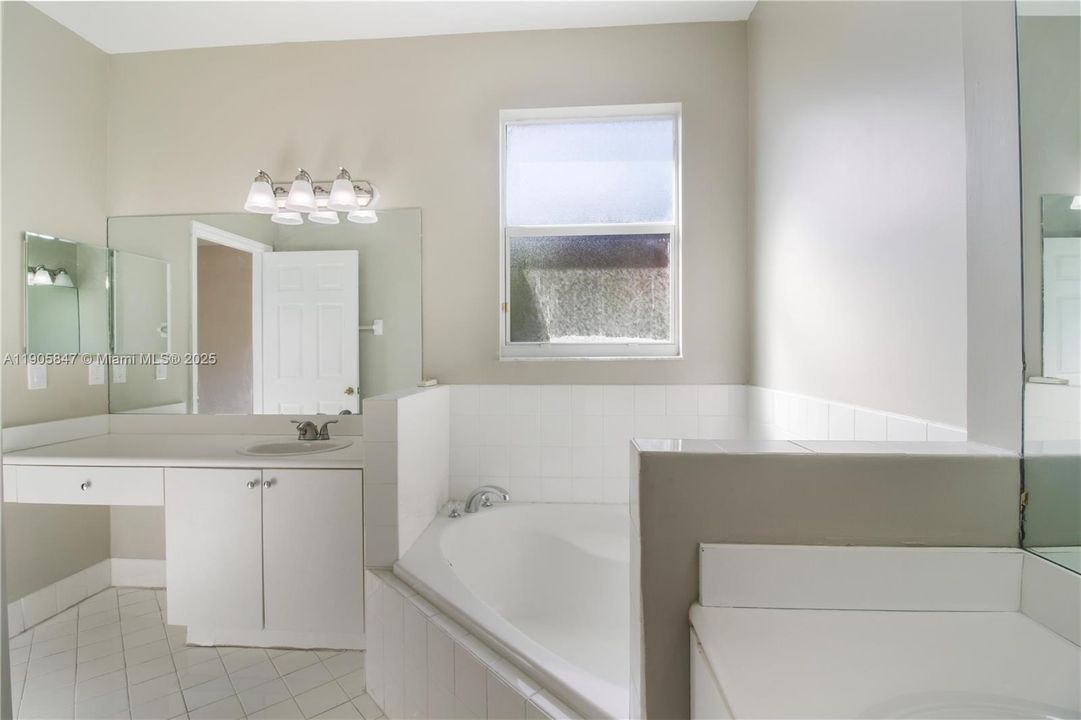 Recently Rented: $3,200 (4 beds, 2 baths, 1780 Square Feet)