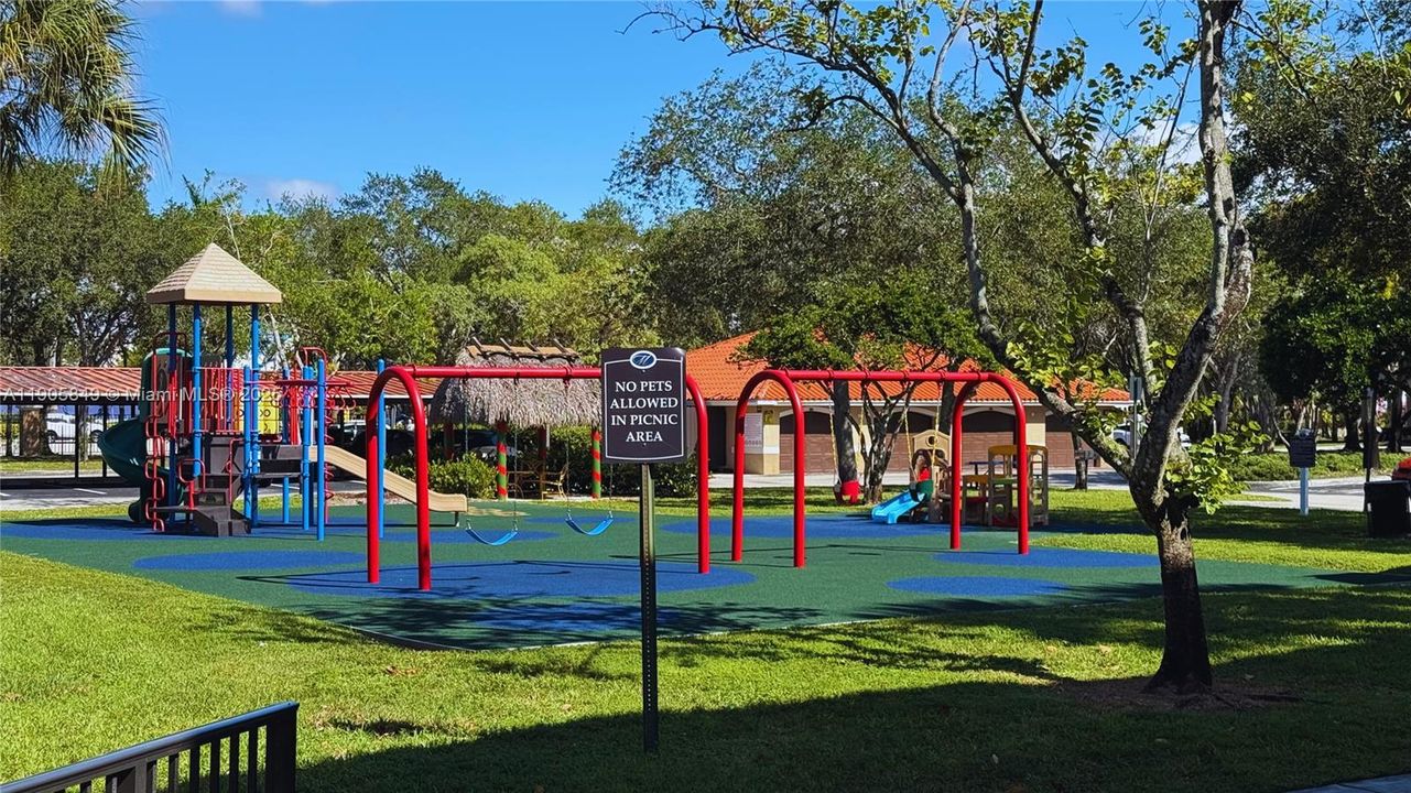 待售: $299,999 (1 贝兹, 1 浴室, 690 平方英尺)