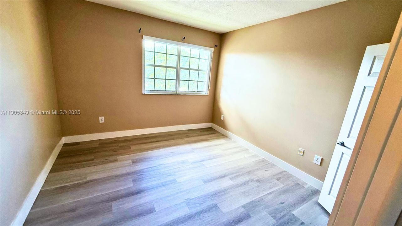 待售: $299,999 (1 贝兹, 1 浴室, 690 平方英尺)