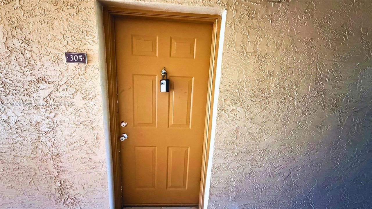 待售: $299,999 (1 贝兹, 1 浴室, 690 平方英尺)