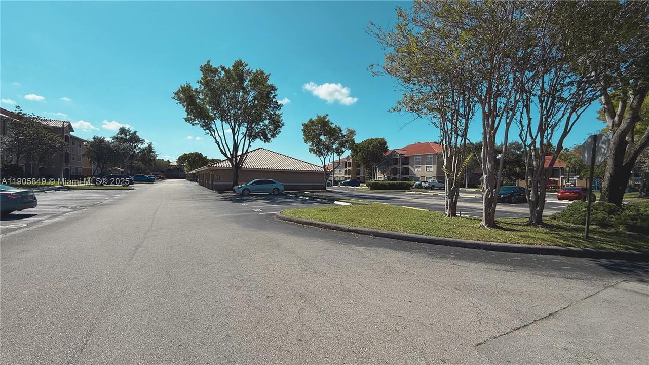 待售: $299,999 (1 贝兹, 1 浴室, 690 平方英尺)