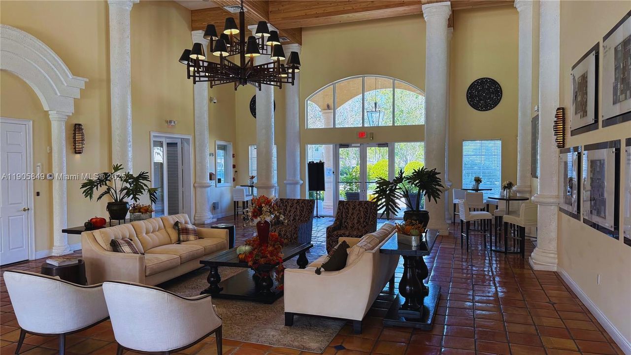 待售: $299,999 (1 贝兹, 1 浴室, 690 平方英尺)