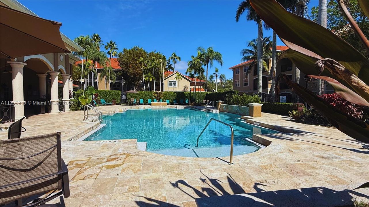 待售: $299,999 (1 贝兹, 1 浴室, 690 平方英尺)