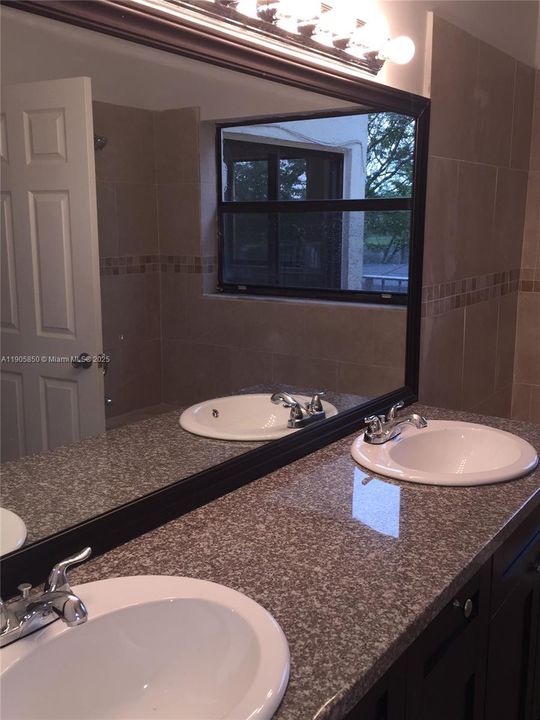 出租: $3,700 (4 贝兹, 2 浴室, 2272 平方英尺)