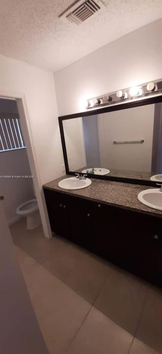 出租: $3,700 (4 贝兹, 2 浴室, 2272 平方英尺)