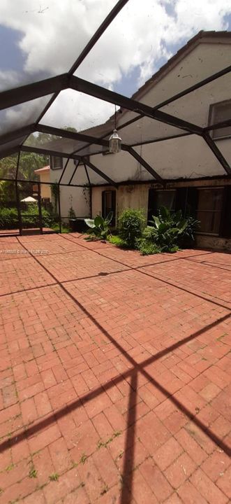 出租: $3,700 (4 贝兹, 2 浴室, 2272 平方英尺)