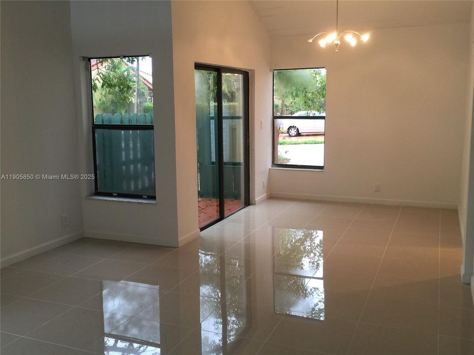 出租: $3,700 (4 贝兹, 2 浴室, 2272 平方英尺)