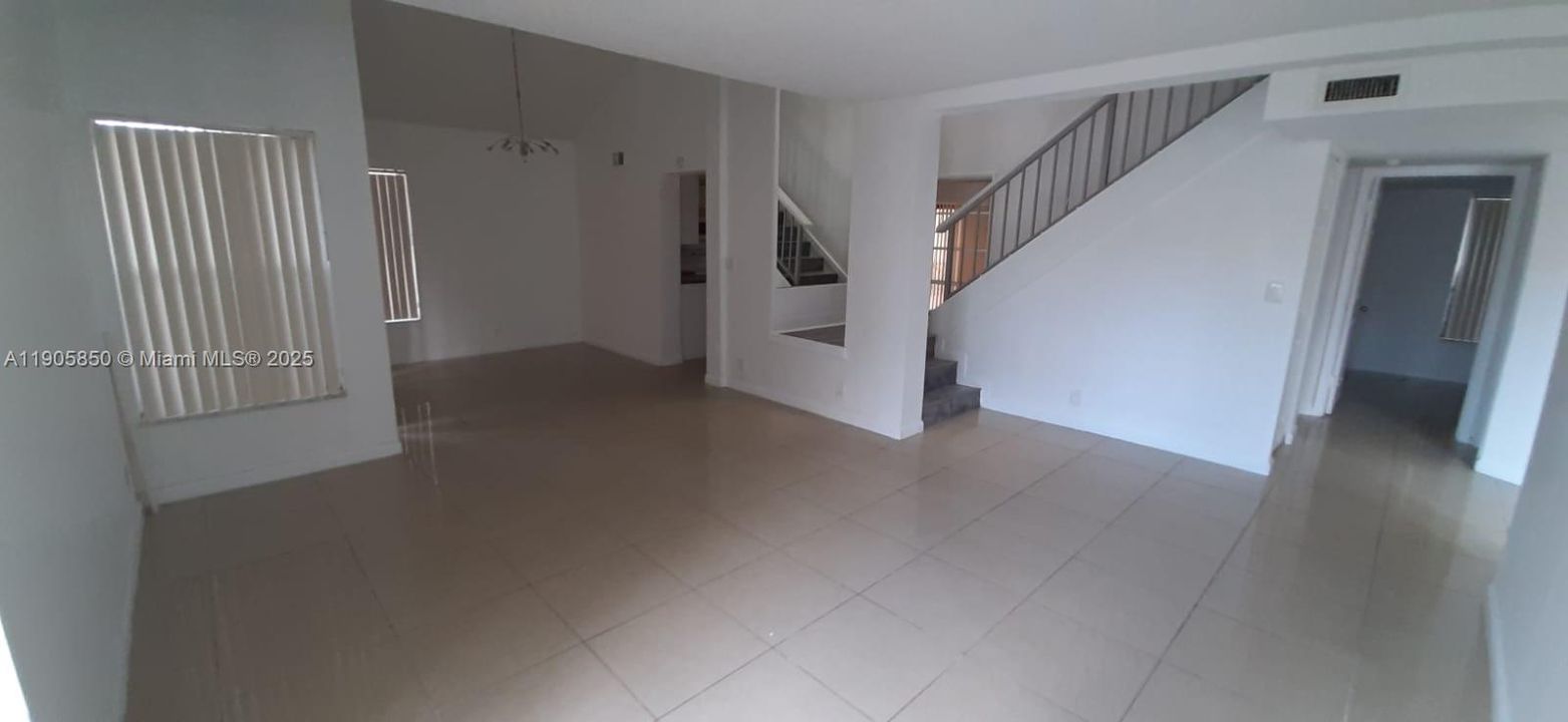 出租: $3,700 (4 贝兹, 2 浴室, 2272 平方英尺)