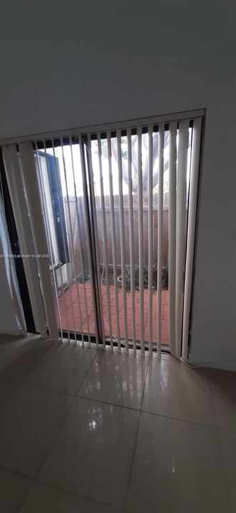 出租: $3,700 (4 贝兹, 2 浴室, 2272 平方英尺)