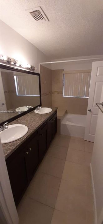 出租: $3,700 (4 贝兹, 2 浴室, 2272 平方英尺)