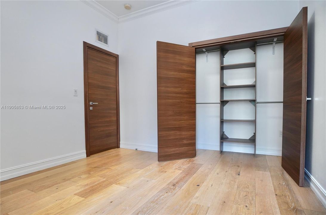 出租: $7,000 (4 贝兹, 3 浴室, 2167 平方英尺)