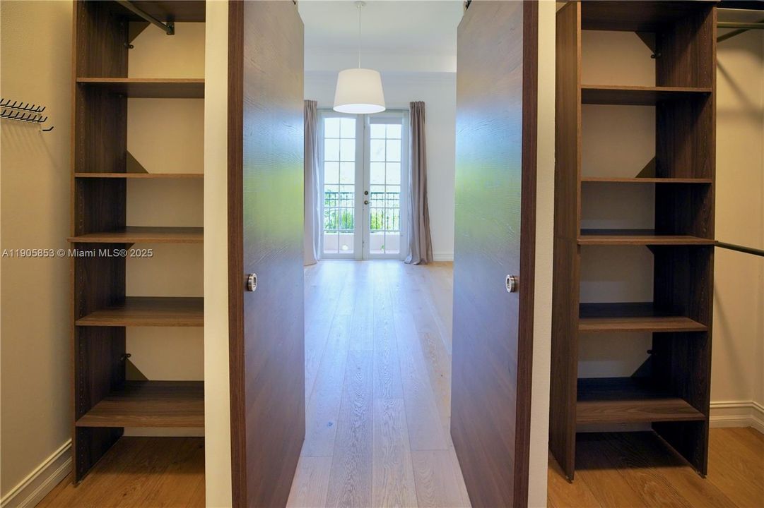 出租: $7,000 (4 贝兹, 3 浴室, 2167 平方英尺)