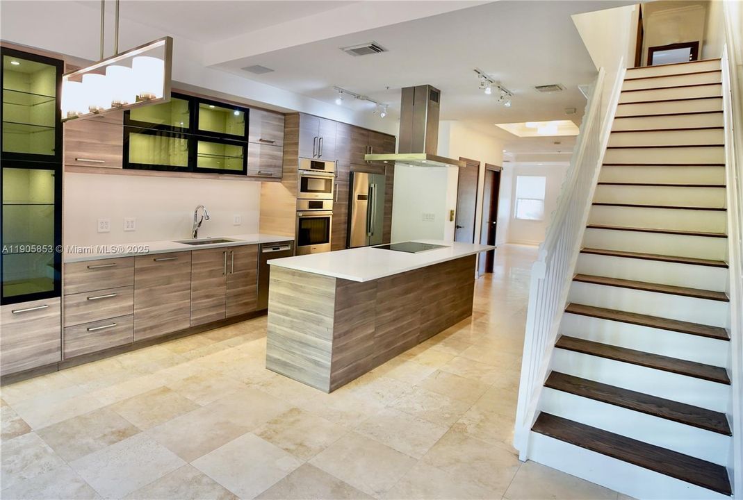 出租: $7,000 (4 贝兹, 3 浴室, 2167 平方英尺)