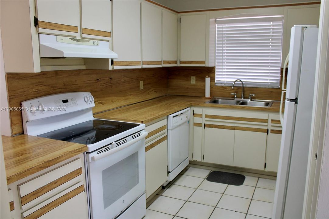 Activo con contrato: $2,850 (3 camas, 2 baños, 1677 Pies cuadrados)