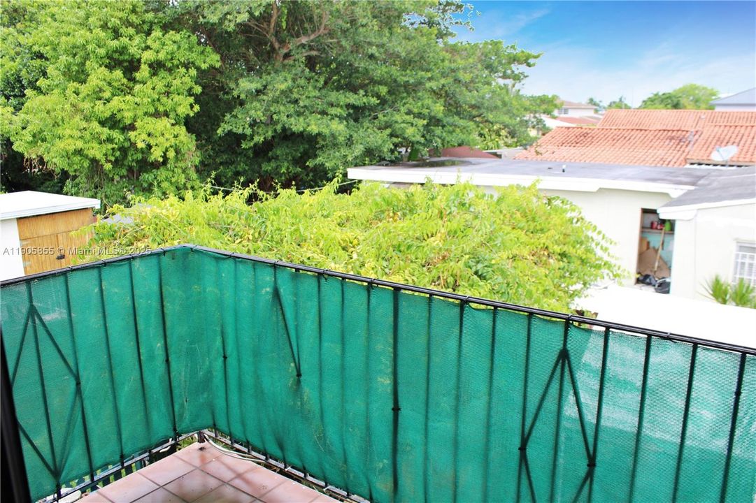 Activo con contrato: $2,850 (3 camas, 2 baños, 1677 Pies cuadrados)