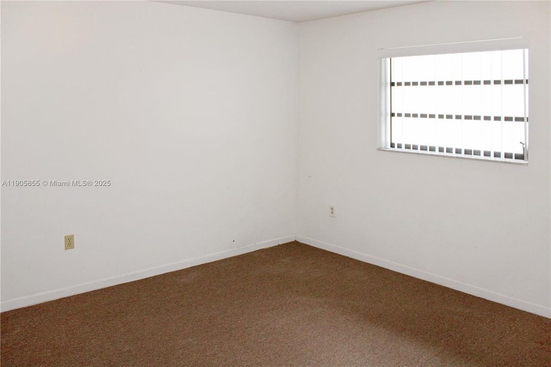 Activo con contrato: $2,850 (3 camas, 2 baños, 1677 Pies cuadrados)