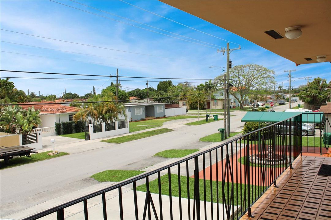 Activo con contrato: $2,850 (3 camas, 2 baños, 1677 Pies cuadrados)