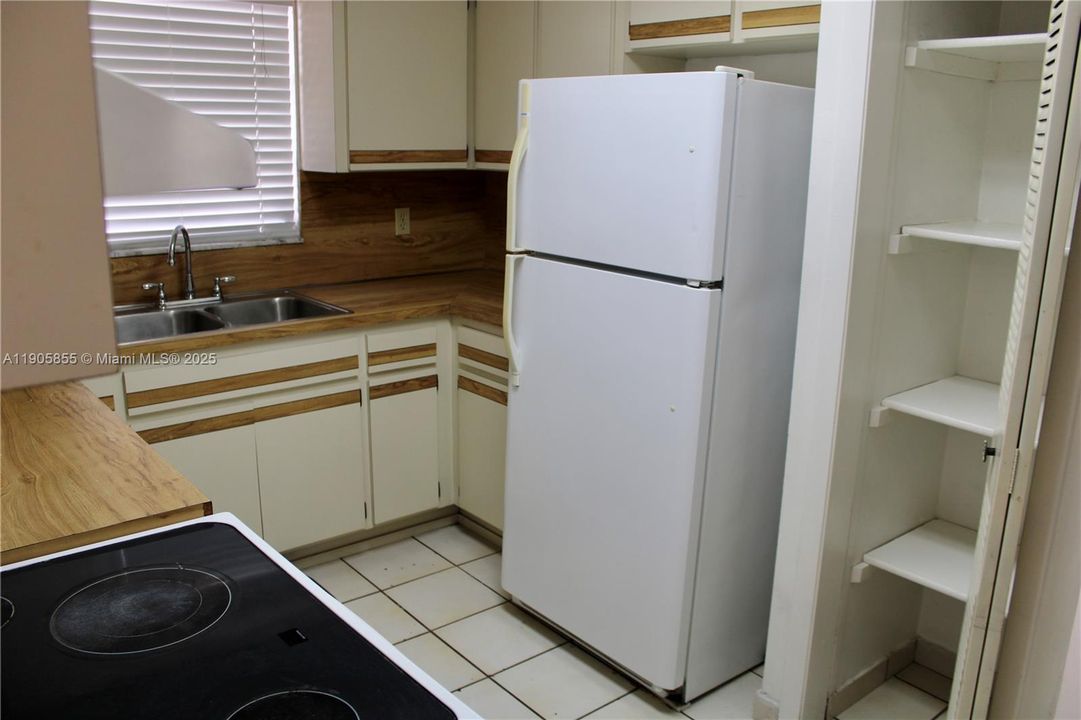 Activo con contrato: $2,850 (3 camas, 2 baños, 1677 Pies cuadrados)