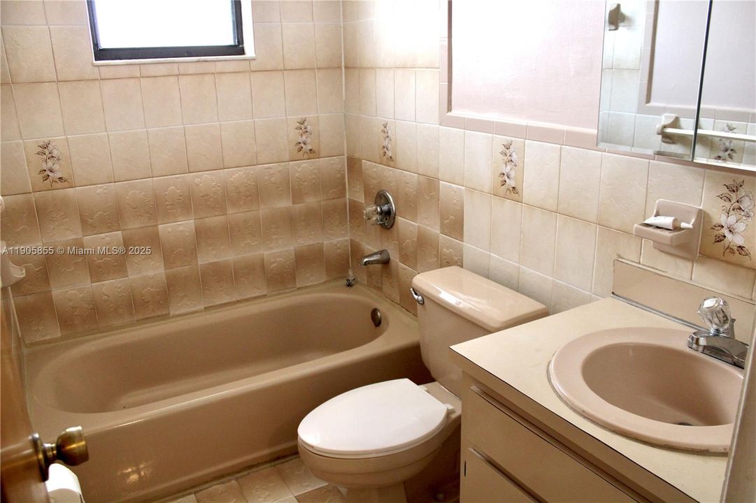 Activo con contrato: $2,850 (3 camas, 2 baños, 1677 Pies cuadrados)