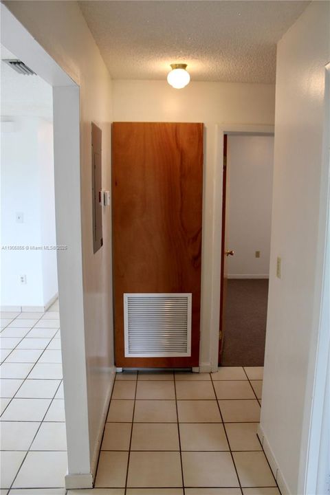 Activo con contrato: $2,850 (3 camas, 2 baños, 1677 Pies cuadrados)