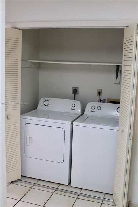 Activo con contrato: $2,850 (3 camas, 2 baños, 1677 Pies cuadrados)