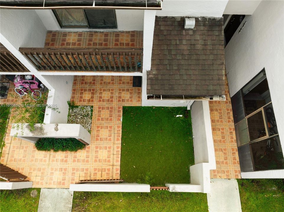 For Sale: $470,000 (2 beds, 2 baths, 1392 Square Feet)