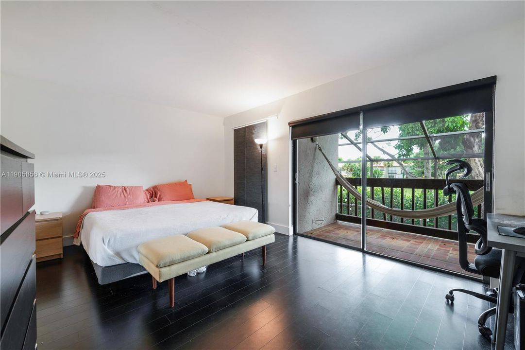 For Sale: $470,000 (2 beds, 2 baths, 1392 Square Feet)