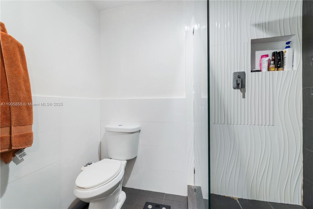 For Sale: $470,000 (2 beds, 2 baths, 1392 Square Feet)