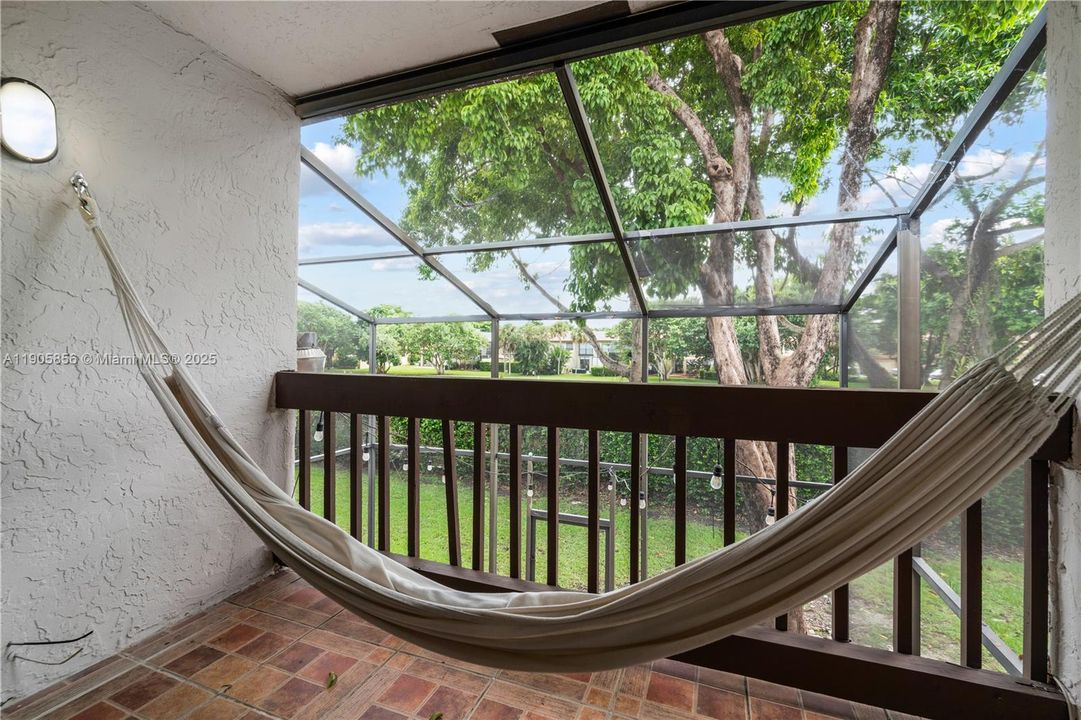 For Sale: $470,000 (2 beds, 2 baths, 1392 Square Feet)