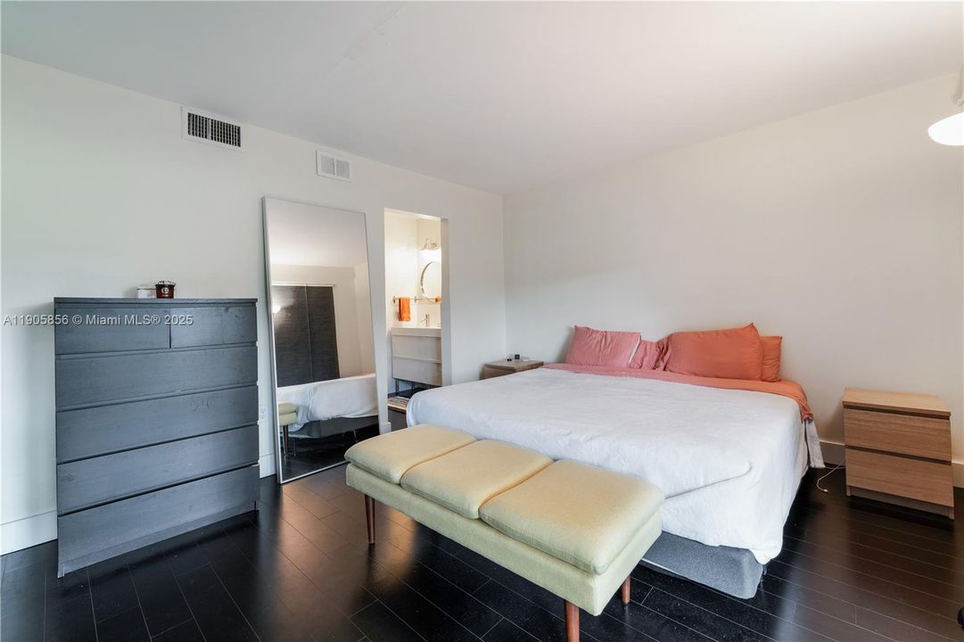 For Sale: $470,000 (2 beds, 2 baths, 1392 Square Feet)