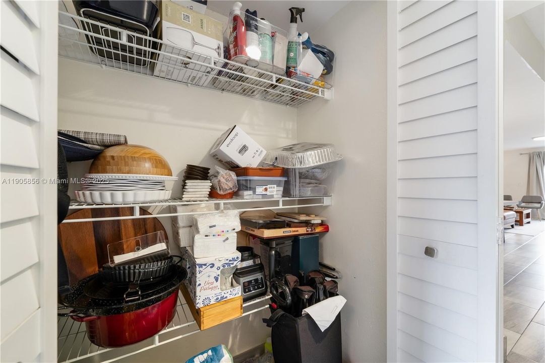 For Sale: $470,000 (2 beds, 2 baths, 1392 Square Feet)