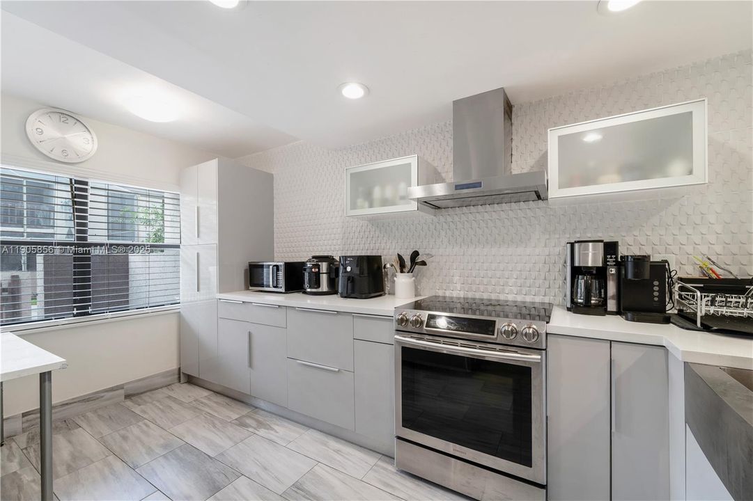 For Sale: $470,000 (2 beds, 2 baths, 1392 Square Feet)