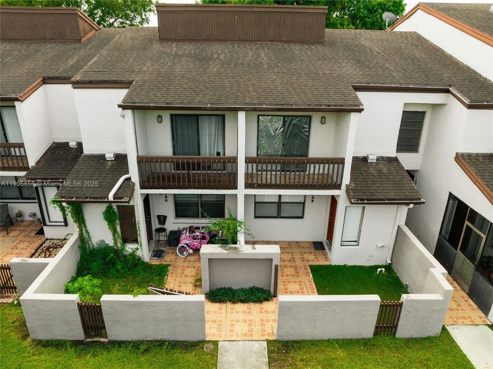 For Sale: $470,000 (2 beds, 2 baths, 1392 Square Feet)