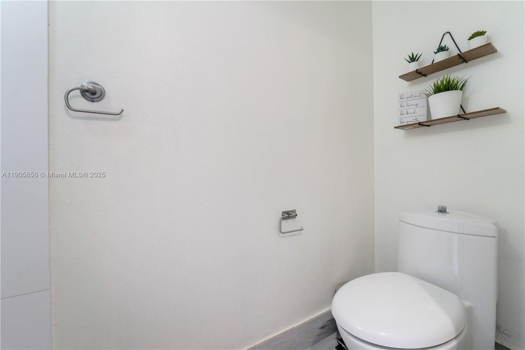 For Sale: $470,000 (2 beds, 2 baths, 1392 Square Feet)