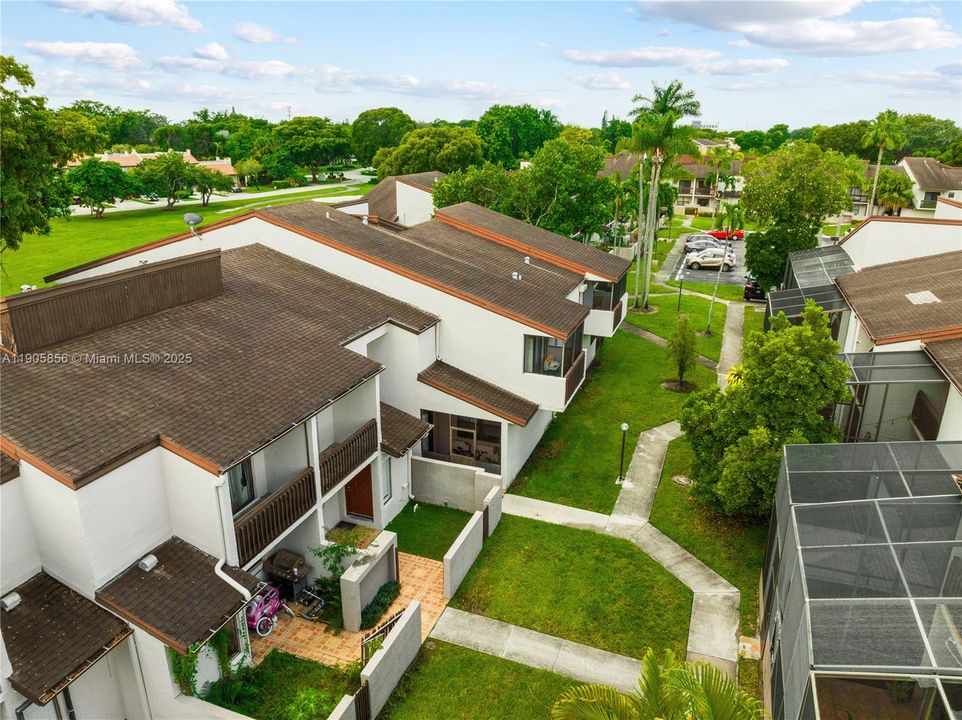 For Sale: $470,000 (2 beds, 2 baths, 1392 Square Feet)