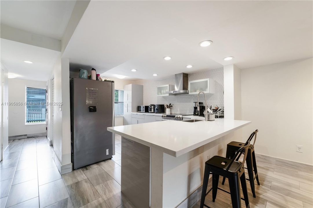 For Sale: $470,000 (2 beds, 2 baths, 1392 Square Feet)