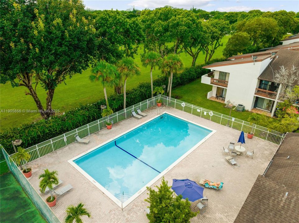 For Sale: $470,000 (2 beds, 2 baths, 1392 Square Feet)